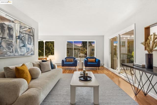 424 Staten Ave, Oakland CA: https://media.crmls.org/mediaz/fee07d71-3c76-483c-818d-8316f82229ea.jpg