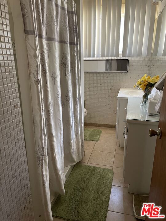 1821 Middleton Place, Los Angeles CA: https://media.crmls.org/mediaz/fee0b448-9e7c-4a03-a634-5d103e14813e.jpg