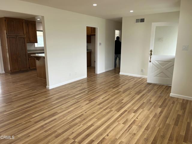 571 Dorena Drive, Newbury Park CA: https://media.crmls.org/mediaz/fee10878-2ed5-45ed-b0c7-b477d4a17189.jpg