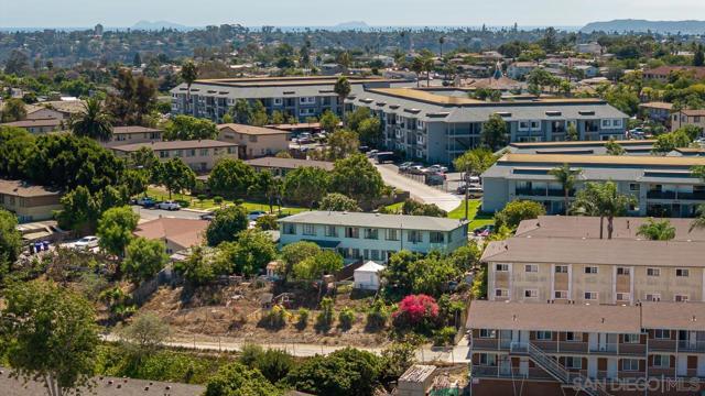 2201 07 Burroughs St, San Diego CA: https://media.crmls.org/mediaz/fee18186-5e83-49b5-a010-3096d9ff55ab.jpg