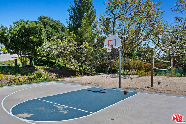 167 Paradise Cove Road, Malibu CA: https://media.crmls.org/mediaz/fee19bb3-0f2e-4047-9c33-baa4844a2167.jpg