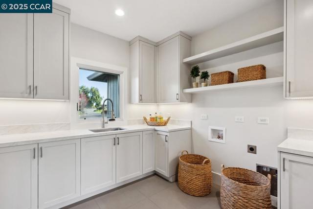 625 Sky Hy Cir, Lafayette CA: https://media.crmls.org/mediaz/fee1e03c-ed7f-47e6-a7ca-d018f30580e0.jpg