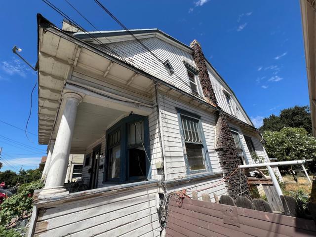 421 E Rose Street, Stockton CA: https://media.crmls.org/mediaz/fee27ea1-3b1b-49c9-bdac-d8d20d000f7c.jpg