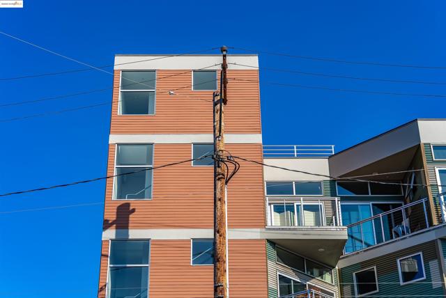 410 Webster St, Oakland CA: https://media.crmls.org/mediaz/fee31283-ec5c-483f-9028-9de5a0883cc9.jpg