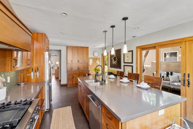 4826 Biona Dr, San Diego CA: https://media.crmls.org/mediaz/fee32118-0772-4f29-b2a6-638c667215a7.jpg