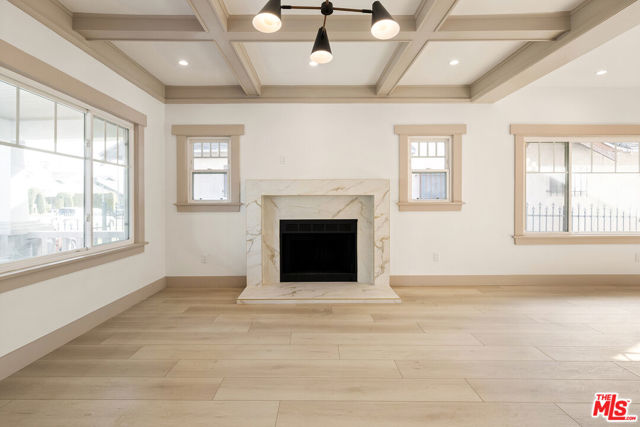 1558 W 47th Street, Los Angeles CA: https://media.crmls.org/mediaz/fee33bed-869b-42a7-85a0-bac95a3c36bd.jpg