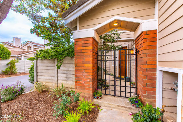 5748 Whispering Pines Circle, Westlake Village CA: https://media.crmls.org/mediaz/fee35a26-9f3d-4655-92be-ac0e9a0aca37.jpg