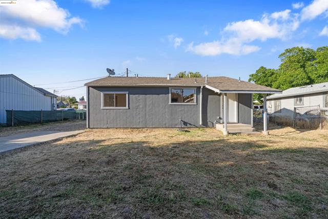 4040 Ellis Rd, Martinez CA: https://media.crmls.org/mediaz/fee3629c-0bb1-4ef4-97ca-69b838f100a8.jpg