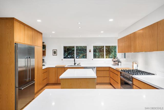 4021 Bernice Dr, San Diego CA: https://media.crmls.org/mediaz/fee38f8d-f269-4a8a-ba90-e29e016d6e46.jpg