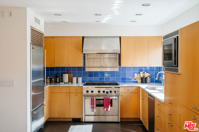 1320 Abbot Kinney Boulevard, Venice CA: https://media.crmls.org/mediaz/fee47ac5-35b8-4814-92cb-93c4e8cd3da8.jpg