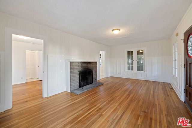 10606 Commerce Avenue photo 4