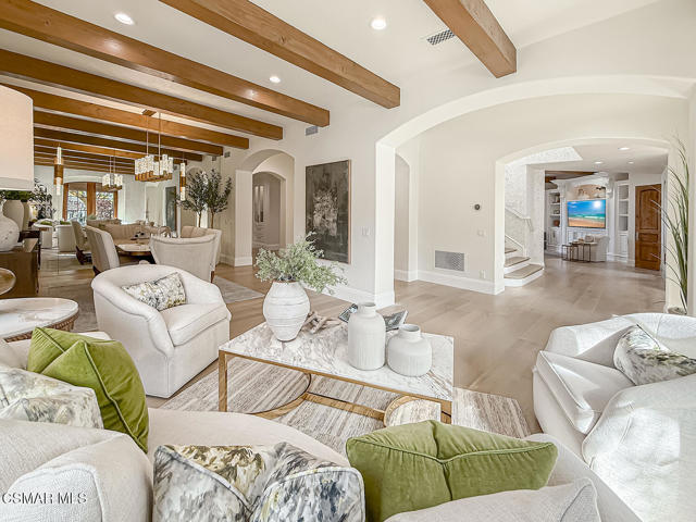 25877 Shady Oak Lane, Valencia CA: https://media.crmls.org/mediaz/fee5071e-c42f-48fc-88c0-4063a82f357a.jpg