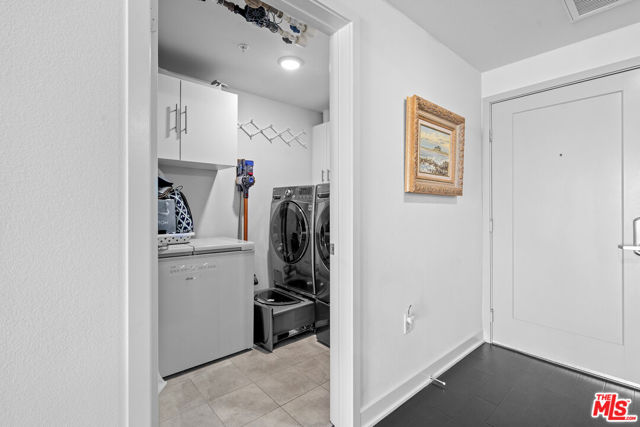 436 S Virgil Avenue, Los Angeles CA: https://media.crmls.org/mediaz/fee5187f-c67c-4eba-8286-493aacbb10c9.jpg