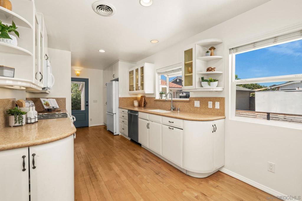 4740 Altadena - photo 11