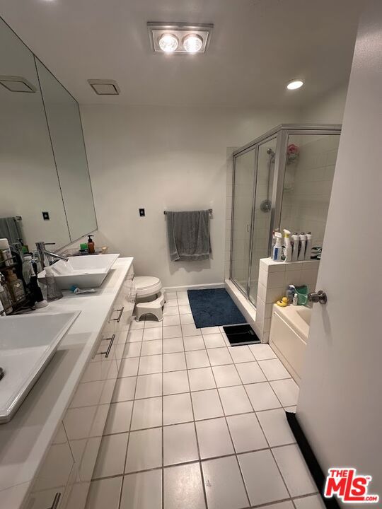 1240 S Corning Street, Los Angeles CA: https://media.crmls.org/mediaz/fee5b908-66c1-44e4-ba7f-941346392886.jpg