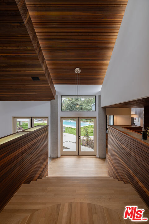 720 Brooktree Road, Los Angeles CA: https://media.crmls.org/mediaz/fee609db-8427-4768-83dd-bfa18a334034.jpg