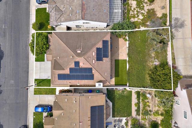 339 La Purisma Way, Oceanside CA: https://media.crmls.org/mediaz/fee77d54-f293-4758-916b-bd28586e921b.jpg