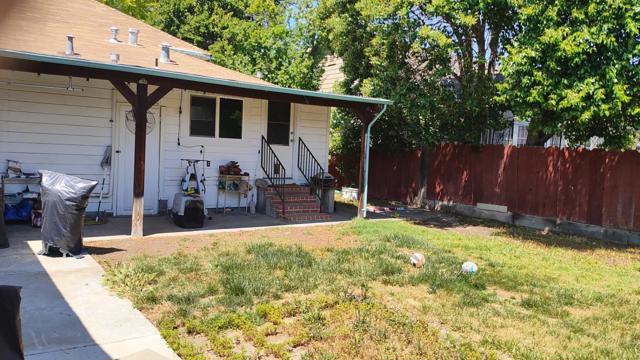 713 7th Street, Hollister CA: https://media.crmls.org/mediaz/fee812ba-4a28-4138-b0ee-af2de1004022.jpg