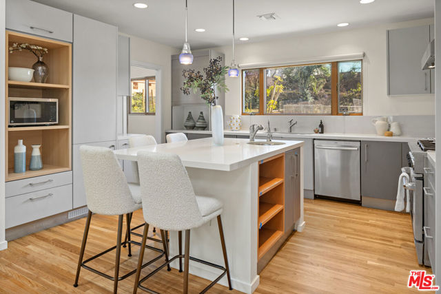 Drew Fenton | 707 Jacon Way Pacific Palisades CA | MLS: 7469273 Drew Fenton | 707 Jacon Way Pacific Palisades CA | MLS: 7469273