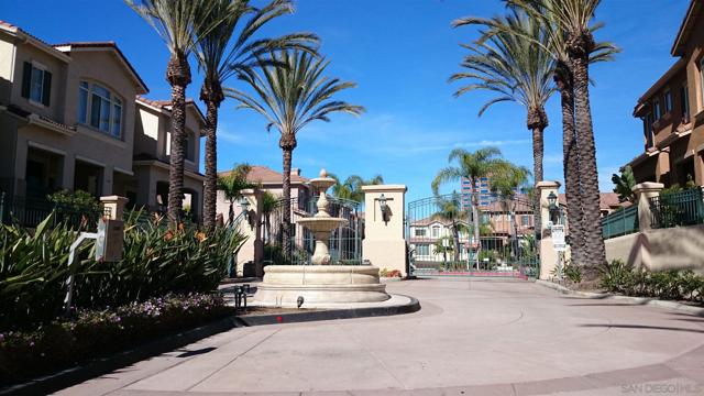 918 CAMINO DE LA REINA, San Diego CA: https://media.crmls.org/mediaz/fee8453d-90b6-468f-b76d-05cc75b7fc19.jpg