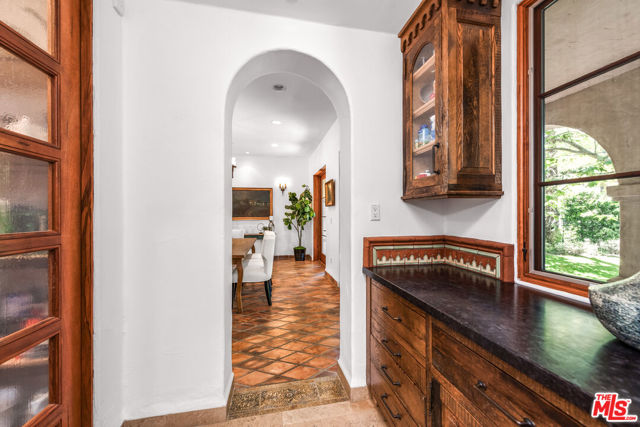 5850 Lapworth Drive, Agoura Hills CA: https://media.crmls.org/mediaz/fee873cb-8757-4c4d-9297-c3332089cbbd.jpg