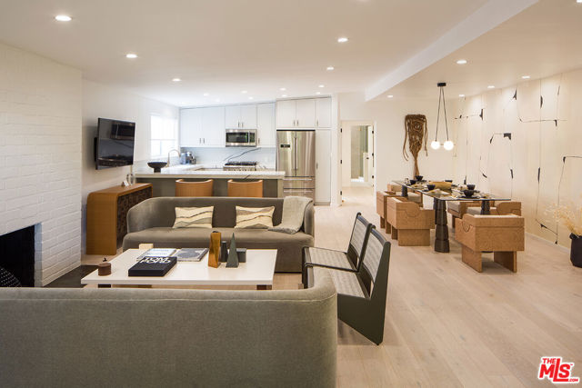 8917 W Cynthia Street, West Hollywood CA: https://media.crmls.org/mediaz/fee8a4ed-5b51-493f-9bb1-17105fb239b0.jpg