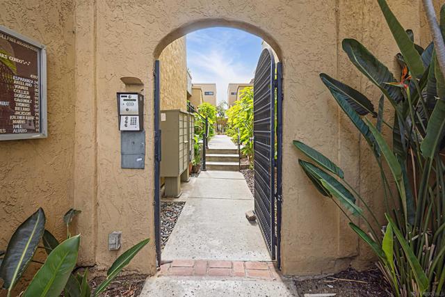 4184 33rd St, San Diego CA: https://media.crmls.org/mediaz/fee906cb-4b6c-40aa-aed0-b9ed9631379a.jpg