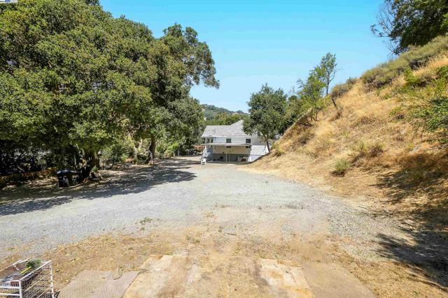 75 Kilkare Rd, Sunol CA: https://media.crmls.org/mediaz/fee914b2-b6a2-4b54-b17d-b5171d2f7506.jpg