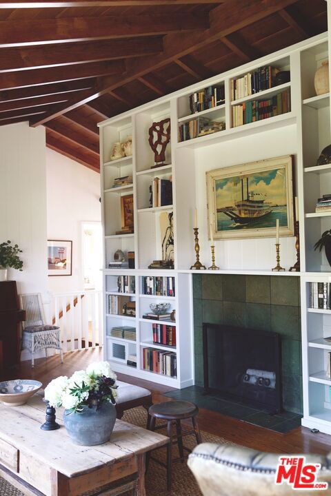 2415 Castilian Drive, Los Angeles CA: https://media.crmls.org/mediaz/fee92c44-d7cd-4476-9b32-20600d0d9e0a.jpg