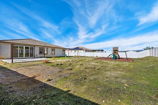 13410 Pasture Ct, Valley Center CA: https://media.crmls.org/mediaz/fee96934-1044-4796-90a7-ca8fe0354abc.jpg