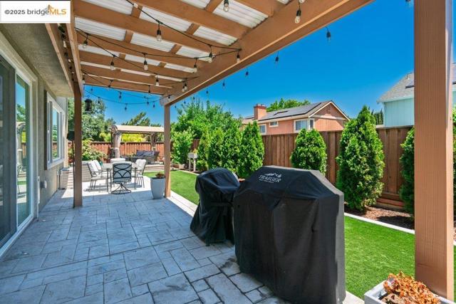 4670 Fuschia Way, Oakley CA: https://media.crmls.org/mediaz/fee9747f-07a4-4ecc-9bd0-23cdc9fe6b95.jpg
