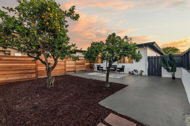 3811 Boren St, San Diego CA: https://media.crmls.org/mediaz/fee97fc8-ba2f-4c33-b5b2-f6318eb58383.jpg