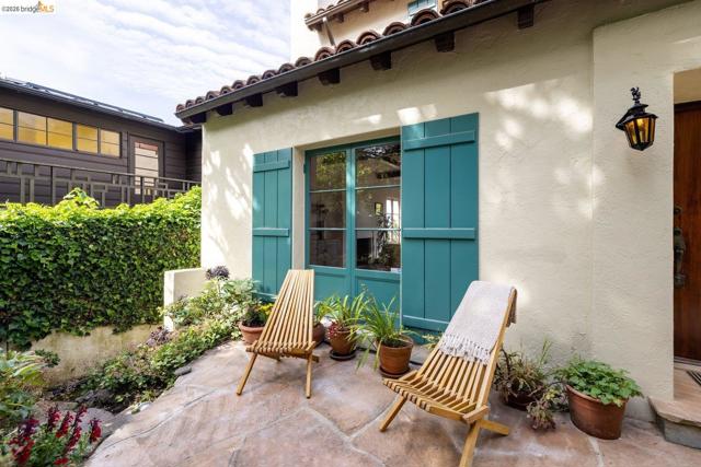 636 Euclid Ave, Berkeley CA: https://media.crmls.org/mediaz/fee9d770-6b15-4b23-b688-c331b6b7d4b8.jpg