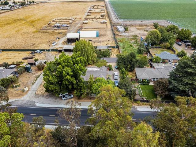 790 Shore Road, Hollister CA: https://media.crmls.org/mediaz/feea1901-9cff-4e21-b244-479c5bf6bbdc.jpg