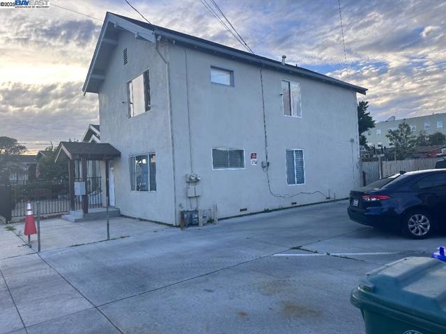 1317 Chanslor Ave, Richmond CA: https://media.crmls.org/mediaz/feeaf7e9-7140-4e81-94b2-d6fe395bb8e7.jpg