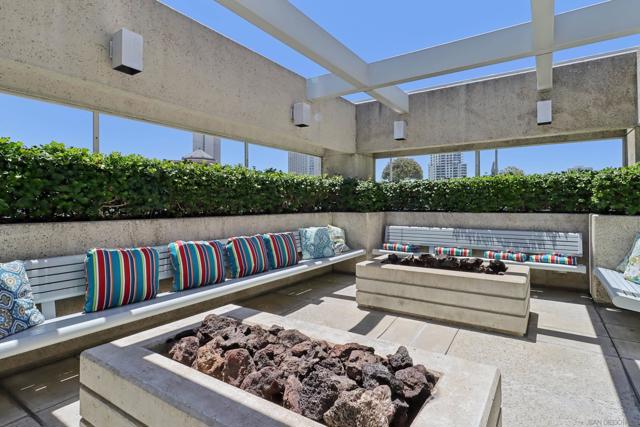 700 Front St, San Diego CA: https://media.crmls.org/mediaz/feebd1d3-8175-46b6-95ff-6df15630825b.jpg
