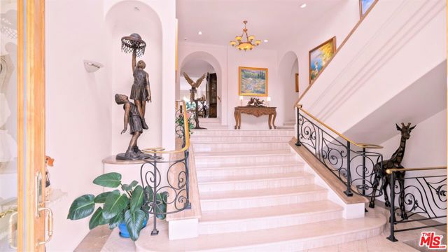 6400 Kanan Dume Road, Malibu CA: https://media.crmls.org/mediaz/feec172c-cf24-4d6f-96fd-e788309338ef.jpg