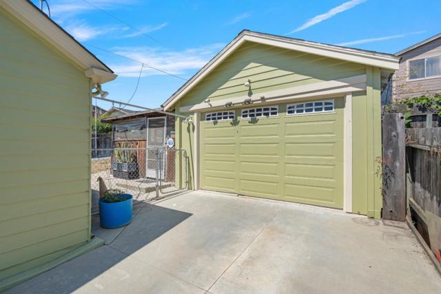 928 Lincoln Street, Watsonville CA: https://media.crmls.org/mediaz/feec3811-d6f7-495f-bcfd-52d54d6a7909.jpg