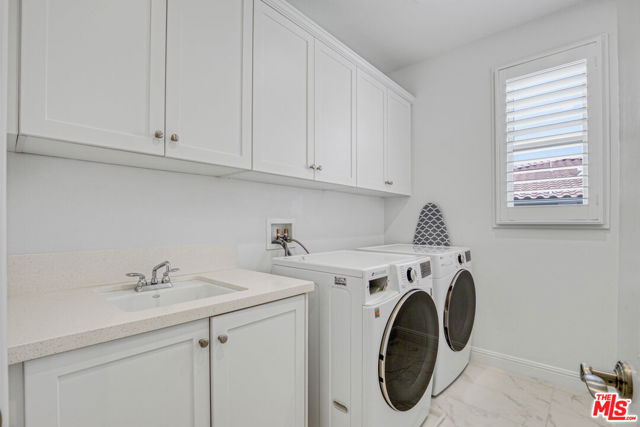 20326 W Liverpool Way, Porter Ranch CA: https://media.crmls.org/mediaz/feec3fed-0d13-4f13-81f1-a77b1cbac67f.jpg