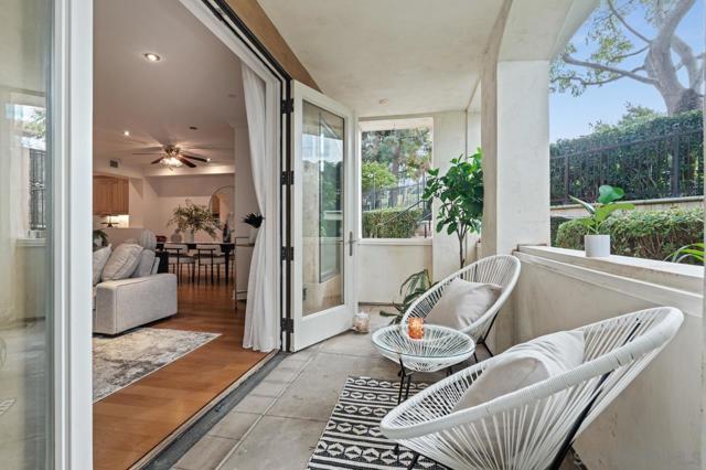 1040 Genter St, La Jolla CA: https://media.crmls.org/mediaz/feec4b68-9ad0-4e67-8ee8-cfdc2e354eb6.jpg