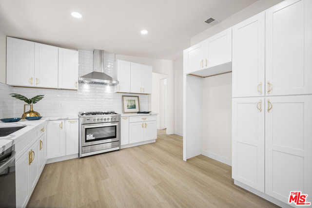 2733 Grand Summit Road, Torrance CA: https://media.crmls.org/mediaz/feeca700-e038-4586-a4ca-0054e937c260.jpg