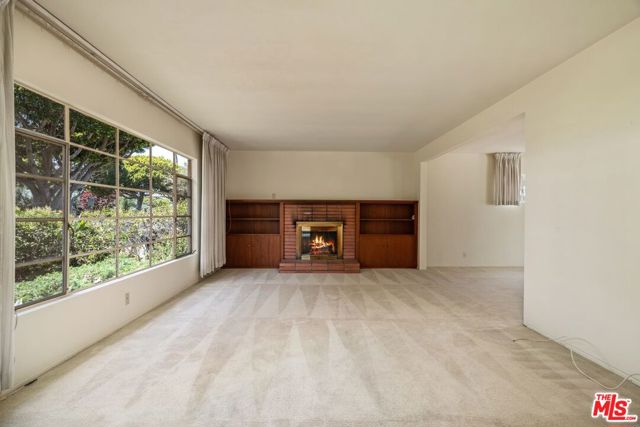 1121 Yale Street photo 3