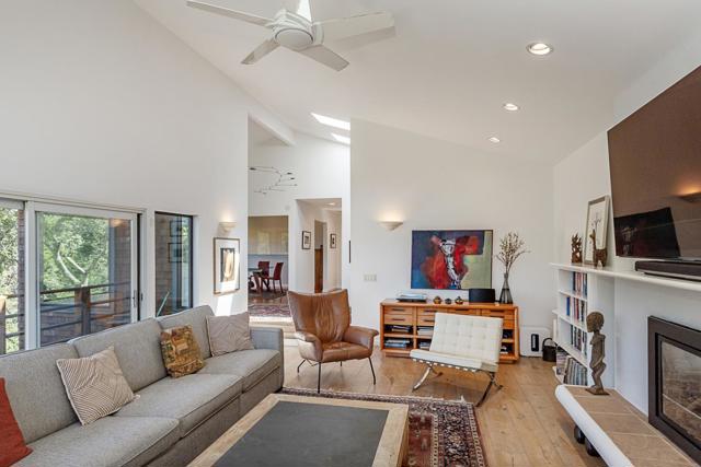 300 Cervantes Road, Portola Valley CA: https://media.crmls.org/mediaz/feed0f6a-8f81-42d4-8c39-7a6082556d18.jpg