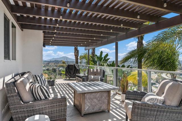 1712 Horizon Heights Cir, El Cajon CA: https://media.crmls.org/mediaz/feed5445-26d2-413b-b4a0-fd0868ba200d.jpg