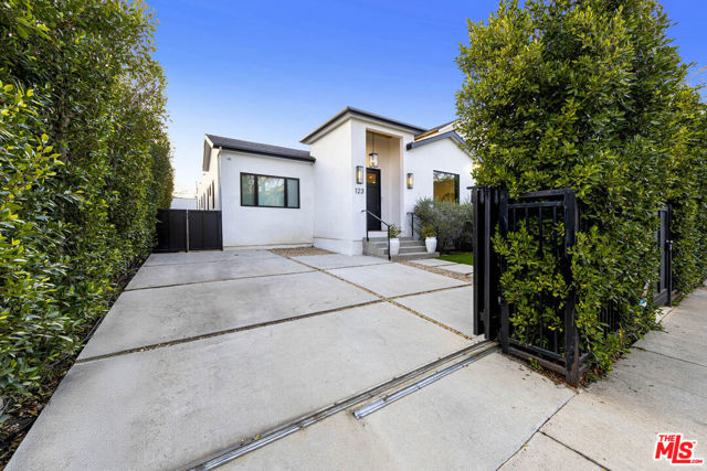 123 S Kilkea Drive, Los Angeles CA: https://media.crmls.org/mediaz/feedf073-5228-4ea4-be4c-17aa0caece63.jpg