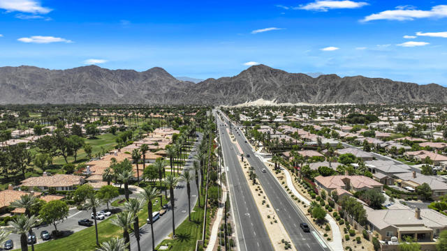 47788 Dancing Butterfly, La Quinta CA: https://media.crmls.org/mediaz/feef4053-24af-4fc2-b41f-64b14772737b.jpg