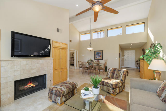 240 Santa Barbara Circle, Palm Desert CA: https://media.crmls.org/mediaz/feef56c3-bb5f-4ec0-812a-89ff9348c6a2.jpg