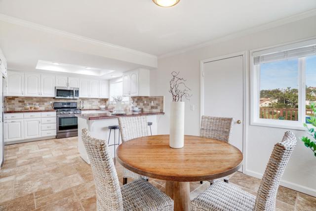 Detail Gallery Image 12 of 56 For 1782 Troy Ln, Oceanside,  CA 92054 - 3 Beds | 2 Baths