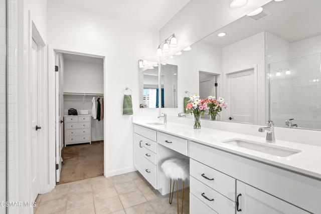 212 Red Brick Drive, Simi Valley CA: https://media.crmls.org/mediaz/feeff61e-eb95-4460-b029-cee4e92873b0.jpg