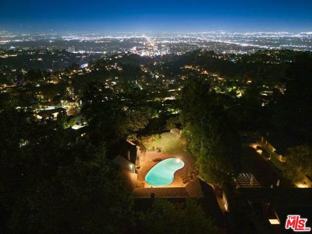 15401 Mulholland Drive, Los Angeles CA: https://media.crmls.org/mediaz/fef01102-21d0-469c-b936-d95abc9c6cce.jpg